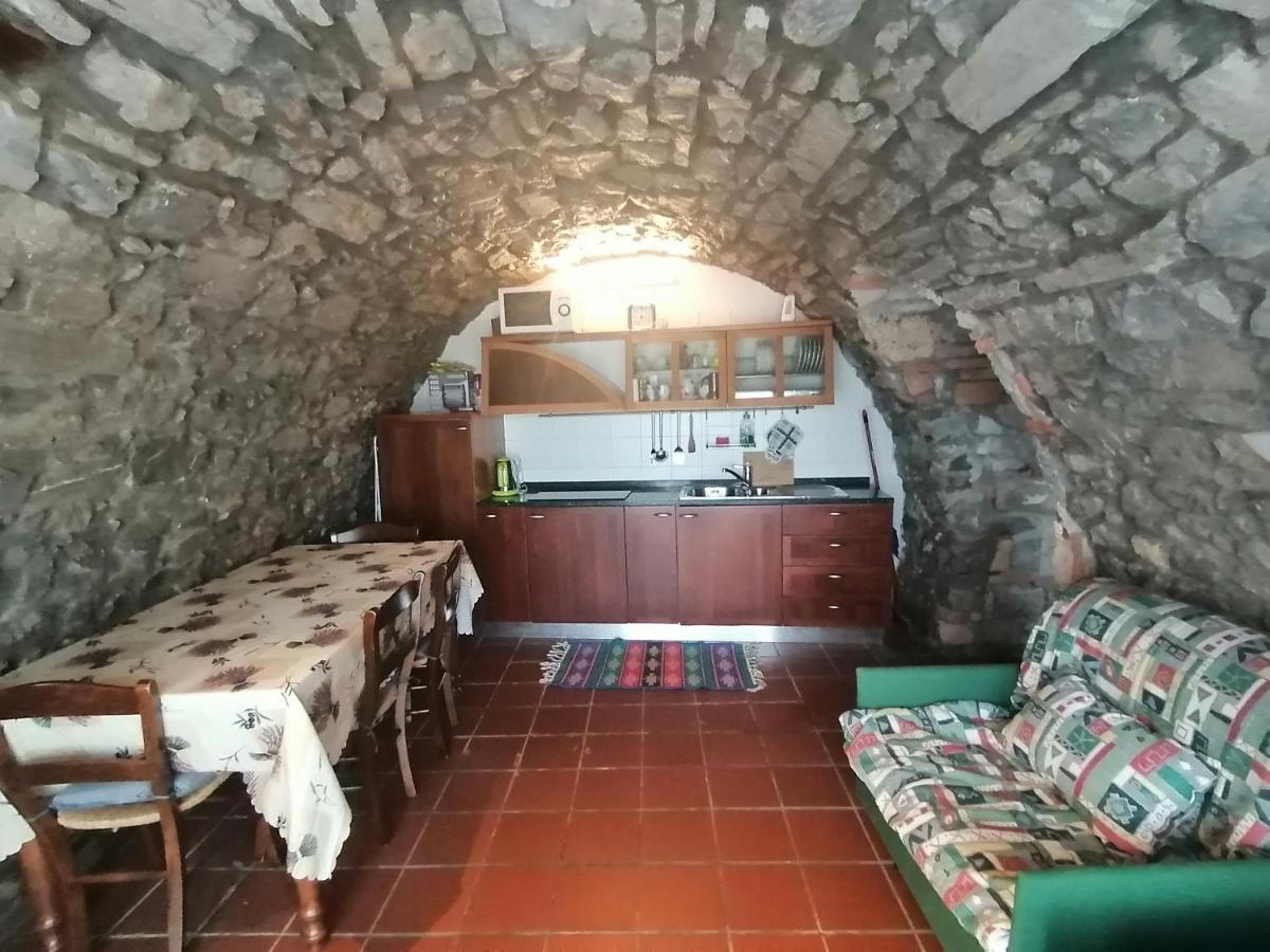 Casa Sasso Leilighet Tavernola Bergamasca Eksteriør bilde